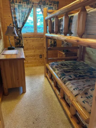 Family Friendly Lakefront Home on North Twin Lake