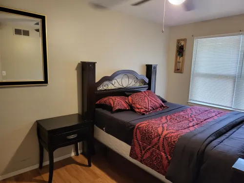 Duplex 2 Beds 1 bath Unit WiFi ,Heat & AC in Bloomington Illinois