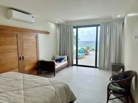 Modern Oceanfront  4-bedroom house with pool, WiFi, AC in lovely town of Cabrera