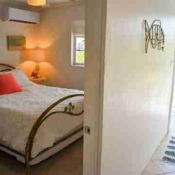 Charming 2-bedroom cottage in delightful Spanish Wells Rooms