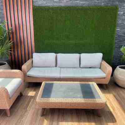 Elegant 2BR near Airport Others