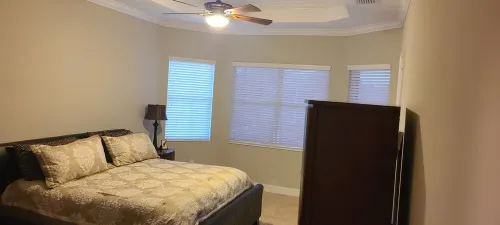 Bella Terra 4 Bdrm Estate Pool Home with Lake View 에스테로 호텔