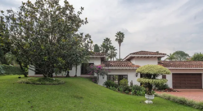 Premium Mansion in El Poblado w/Nightclub & Maid/Cook, Pool, Sauna, 7 Bedrooms