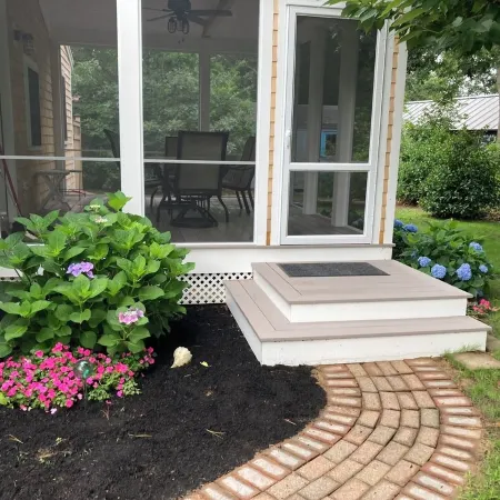 Short Walk to Private Beach! Fully-Appointed House w New Screened Porch.