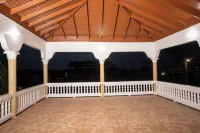 North Ritz Villa - 2 Bedroom Apartment on the Second Floor