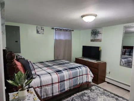 Spacious Clean Lovely 2 Bedroom Apartment Отели в г. Север Амитивилл