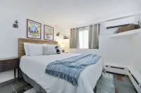 Charming Home with Fireplace and Indoor Pool in Sharon, CT Hotel a Sharon