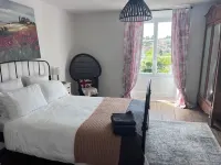 Cosy and quirky 2bedrooms close to river, water sports, cafes. Hôtels à : L'Isle-Jourdain