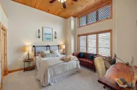 Bay Ridge North Lakeshore Lodge Retreat