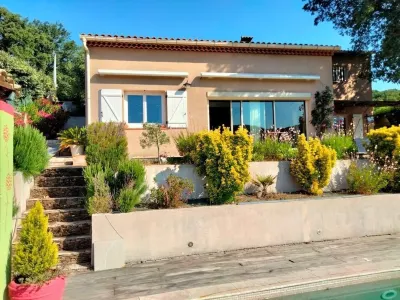 180m2 villa, 3 bedrooms, 3 bathrooms, air-conditioned, covered terrace, barbecue, swimming pool. Hotels near Massif des Maures