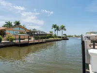 Beautiful views of Naples Bay and walking distance to 5th ave!