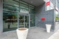 Prime Downtown Location | Lux King West 1 BD Unit | Near TTC, Cafes, Restaurants Hotels in Fashion District