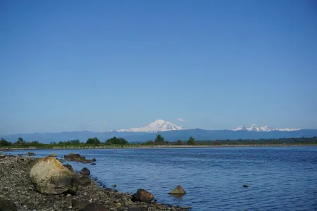 Sandy Point Waterfront Retreat Отели рядом с достопримечательностью «Silver Reef Casino»