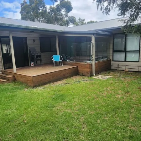 Spacious Family Friendly Beach House With outdoor Bbq and jacuzzi free Wifi