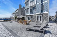 Waterfront living in this completely renovated waterfront home! Hotels in Brick