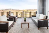 Newly and lavishly furnished 3-bedroom townhome in Bowie to enjoy your stay Hotels in Bowie