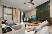 Ivy's Charming 2 Bedroom 2 Bath with Jetted Tub