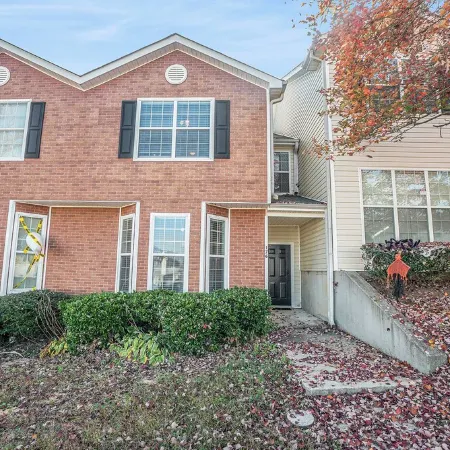 4-bedroom townhome in marvelous Conyers with WiFi, AC