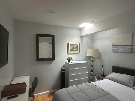 Palisade Suite -Cozy 1-bdr Dobbs Ferry-30 min from NYC- AC & Hudson River views Отели в г. Доббс-Ферри