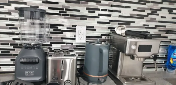 Cozy MountZion 2BR Suite - Londonderry Mall & Henday Hotel berhampiran Alberta Railway Museum