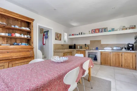 Spacious family villa six fours les plages with 6 rooms and pool