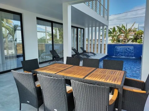 Casa Liberta is a luxury 4-bedroom family-friendly house in charming San Pedro