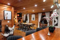 Peaceful Farm Cabin Getaway, 2BR w/ WiFi, AC & Sunrise Views