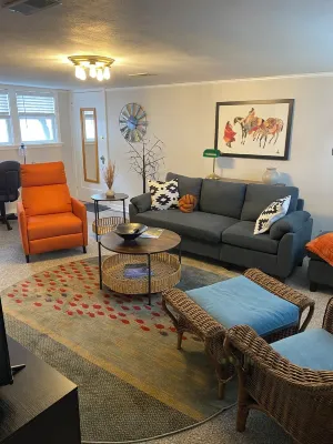 Newly remodeled desirable NW Hill homelower Apartment Walk to RoundUp/Downtown