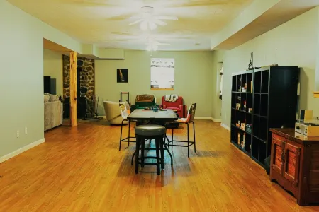 Breathe deep, stay cozy — spacious log cabin living on 30 acres in Aroda, VA