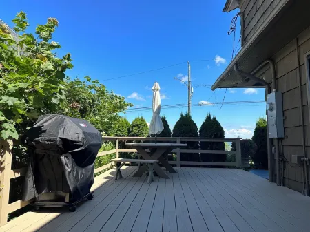 Cozy Westport Beachfront Retreat