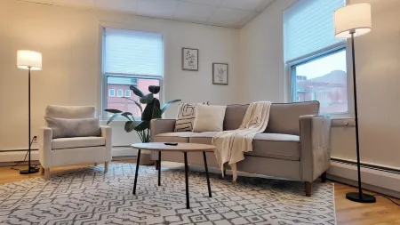 Newly Refreshed 3bd Spacious Unit Minutes from 290