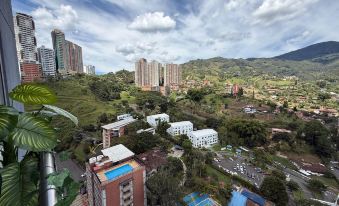 2506 - Vista a la montaña Piscina y Gym