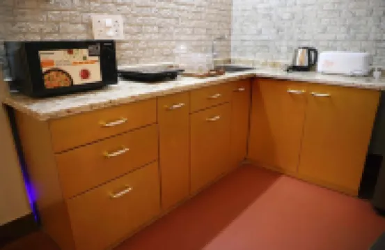 Charming 2-bedroom, 2 bath apartment in Central Kolkata with WiFi, AC, Kitchen