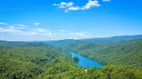 Mountain Retreat with Stunning views, 7 Priv Acres, Sauna, Hot Tub, and Gameroom