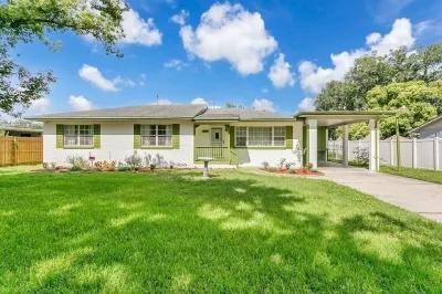 Modern Poolside Bungalow in the Heart of Orlando Hotel a Orlando International Airport Area