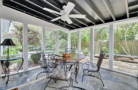 The Bungalow - Charming 2 Bed/2 Bath Guest House on 2 acres in Summerville, SC