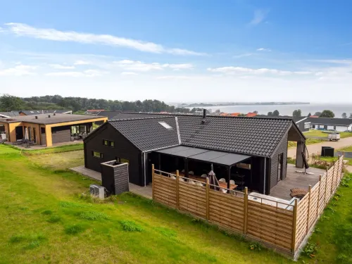"Gunborg" - 400m from the Sea Hotels in Sjolund