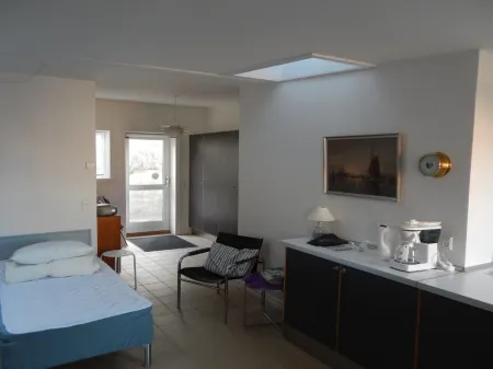 "Delfina" - 250m from the Sea Отели в г. Lonstrup