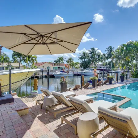 Canal Access & Pool: Lighthouse Point Getaway!