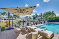 Canal Access & Pool: Lighthouse Point Getaway! Hotels in Lighthouse Point
