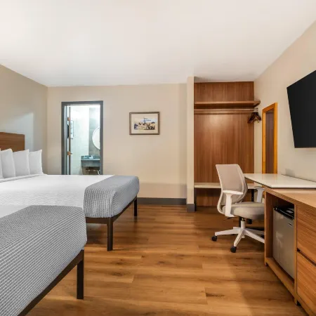 La Luna Inn, Ascend Hotel Collection Отели рядом с достопримечательностью «Пляж Бейкер-Бич»