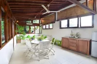 Tigalima Homestay Hotels in Gondokusuman