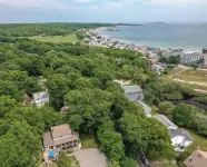 Walk to Good Harbor and Long Beach -Vacation Home Hotels in Gloucester