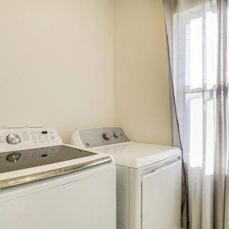 16 Mi to Louisville: Pet-friendly Getaway!