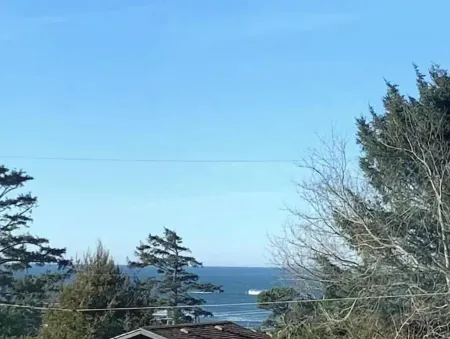 Cypress Cottage: Fabulous and Serene in Nye Beach Отели рядом с достопримечательностью «Порт оф Ньюпорт - Коммершиал Марина»