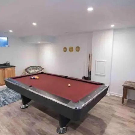 •Vibrant 4 bedroom house 2 king beds in Ankeny•