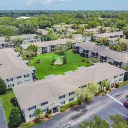 5 Min>Beach Remodeled 2 bed 2 Bath Condo With Pool and Grill and King bed!