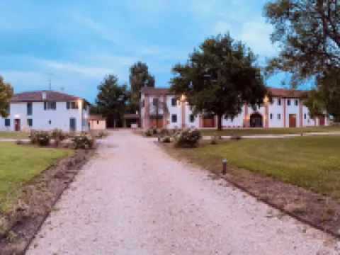 Agriturismo con piscina immerso nella natura La Bisa Hotel a Trecenta