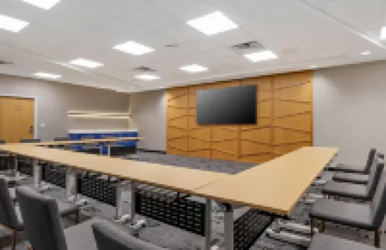 Clarion Lakeside Inn & Conference Centre