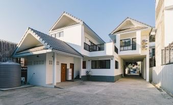 Modern Family House - 4 Bedrooms 5 Mins From Old Town With Gallery - Deja Home